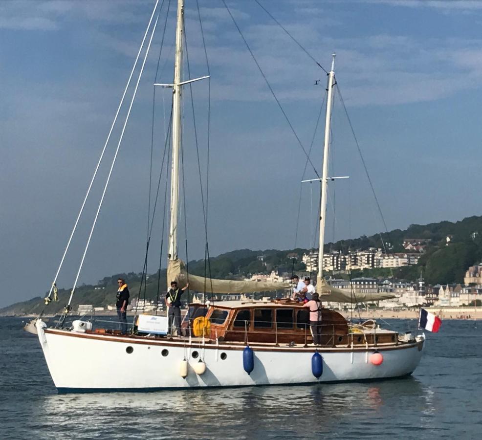 Port Deauville Yacht vintage Exterior foto