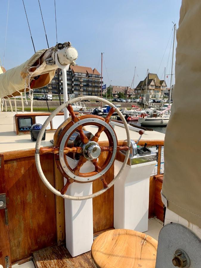 Port Deauville Yacht vintage Exterior foto