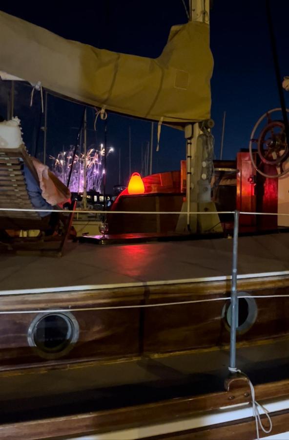 Port Deauville Yacht vintage Exterior foto